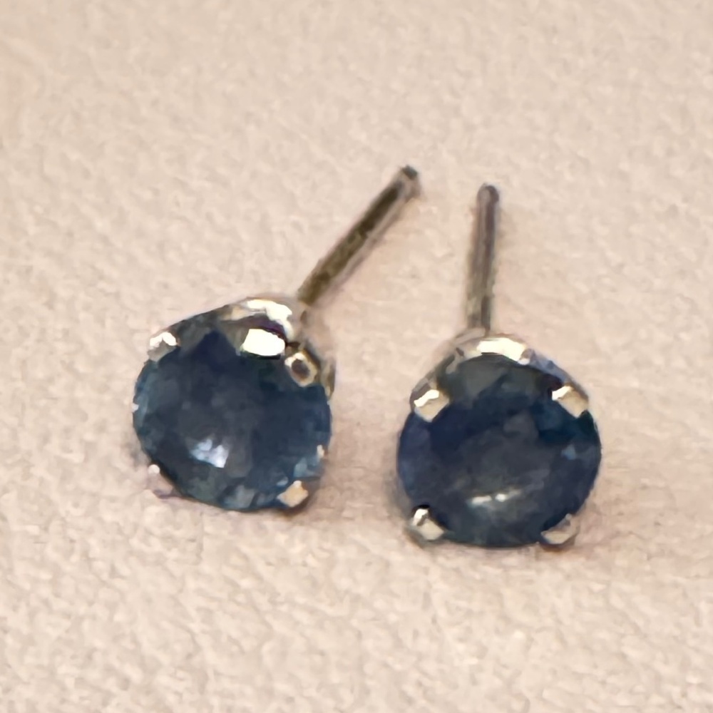 Natural Blue Diamond Studs (1/4 ct), 14K white gold. - Picture 2 of 3